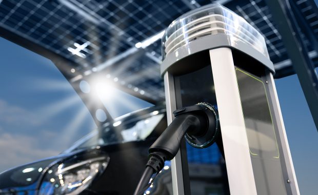 Nederland verbiedt verkoop niet-elektrische auto’s per 2030 - Wees voorbereid met solar carports
